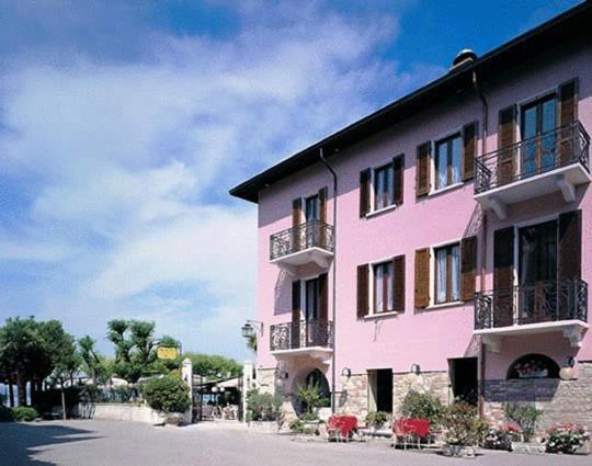 Hotel Pace Sirmione Bagian luar foto