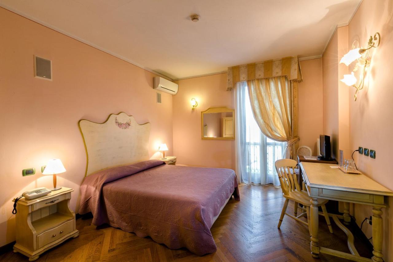 Hotel Pace Sirmione Bagian luar foto